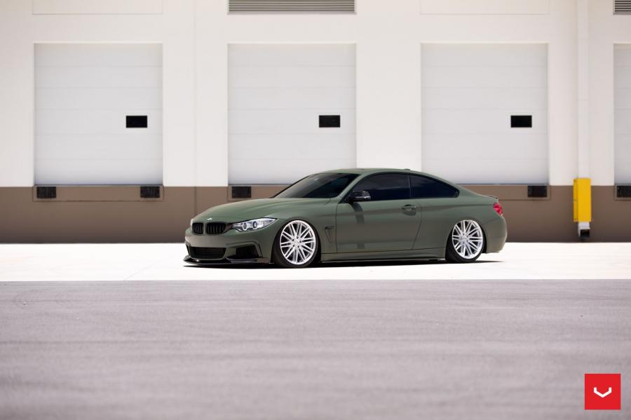  BMW M4 Coupe on Vossen Wheels (VFS4) 2017 года  (фото 9 из 46)